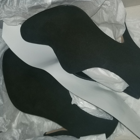 Black Healed ankle- booties - Picture 2 of 3